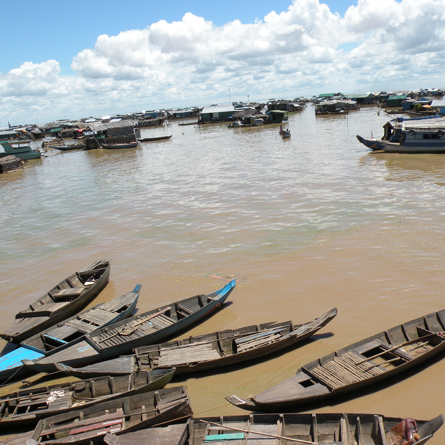 Village flottant sur le lac de Tonlé Sap au Cambodge